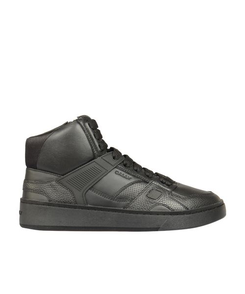 Hi-top trainers