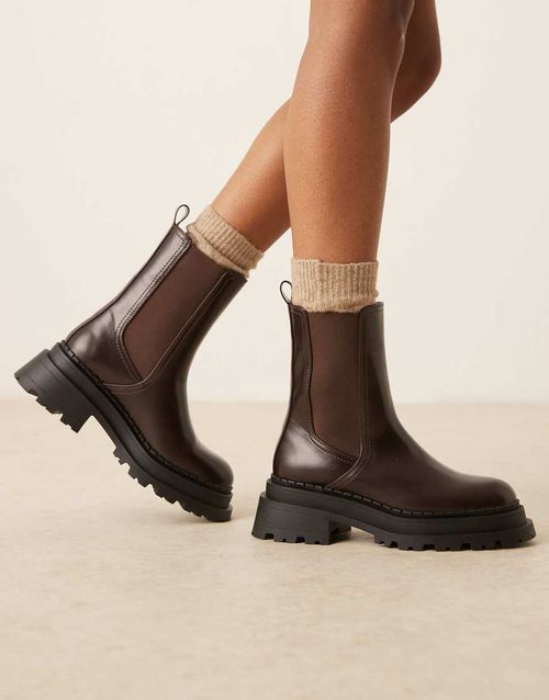 Austin chunky chelsea boots in brown