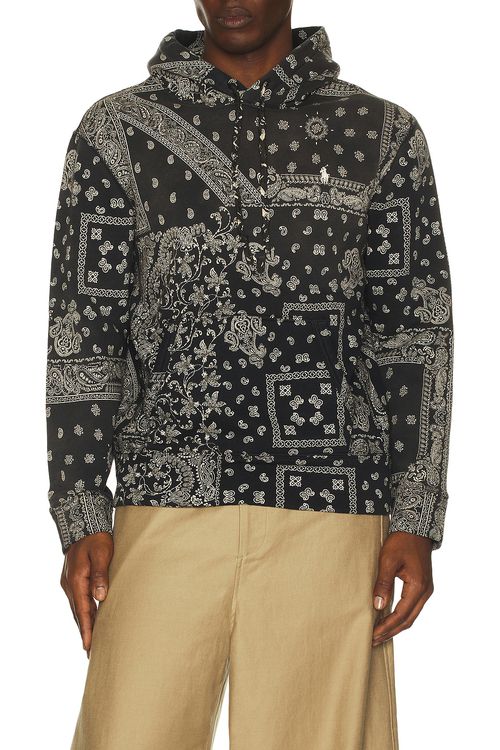 Polo Ralph Lauren Ong-sleeve Seasonal Printed Fleece Sweatshirt in Yukon Patchwork Bandana - Black. M also in L, S, XL/1X, XXL/2X