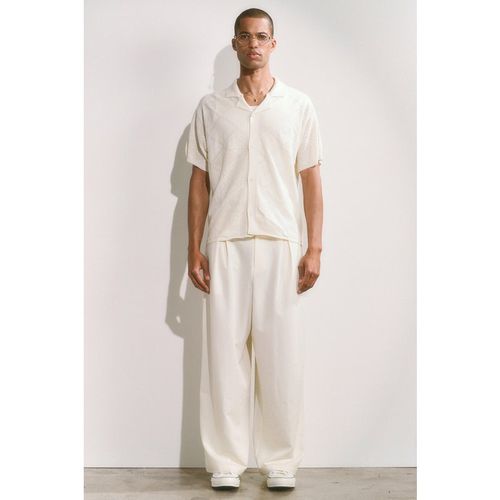 Mens Cream Wide Fit Pleat Front Tailored Smart Trousers, Crea