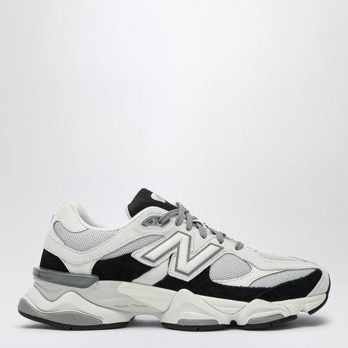 9060 White/Black low sneaker