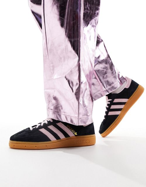 Handball Spezial trainers in black and pink