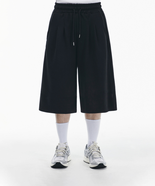 Two-Tuck Regular Bermuda Training Pants