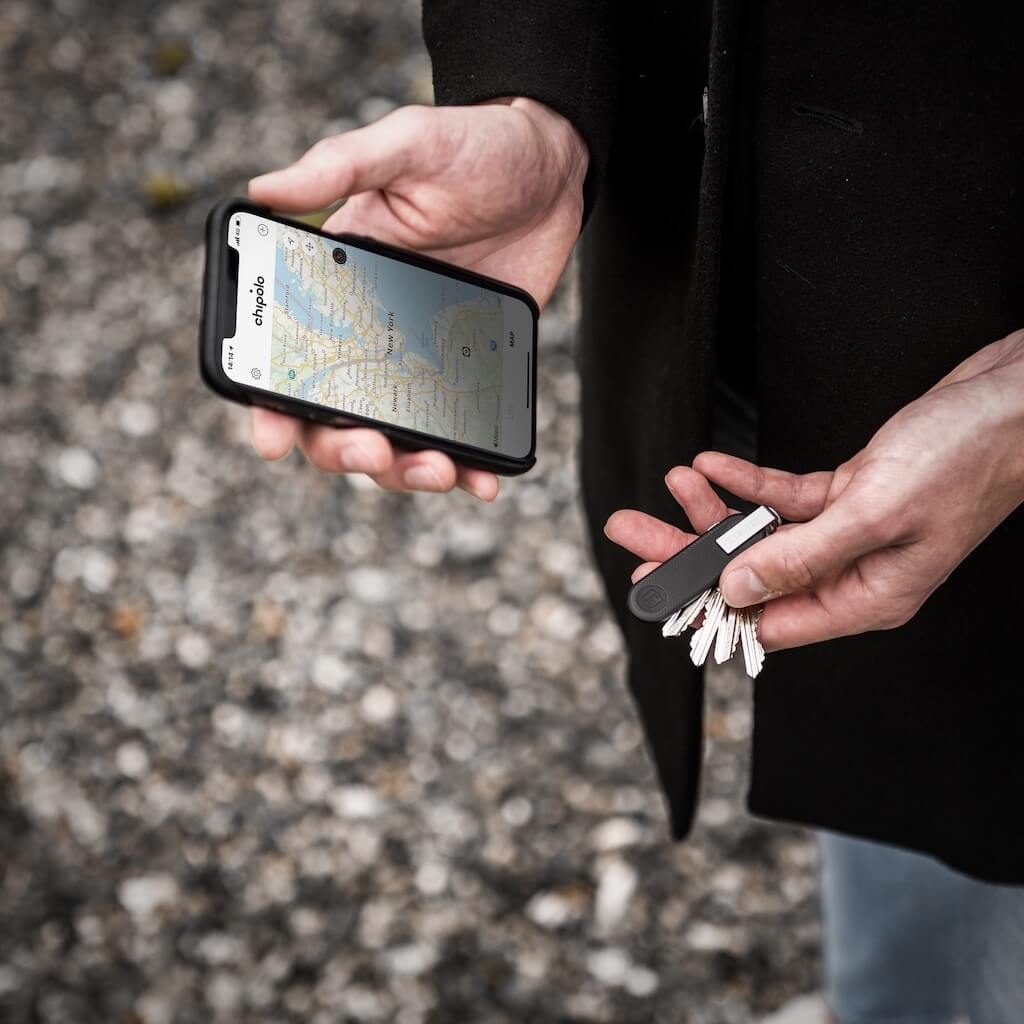 Smart Key Holder - Compact Key Organiser & Slim Keychain for 2-8 Keys by Ekster