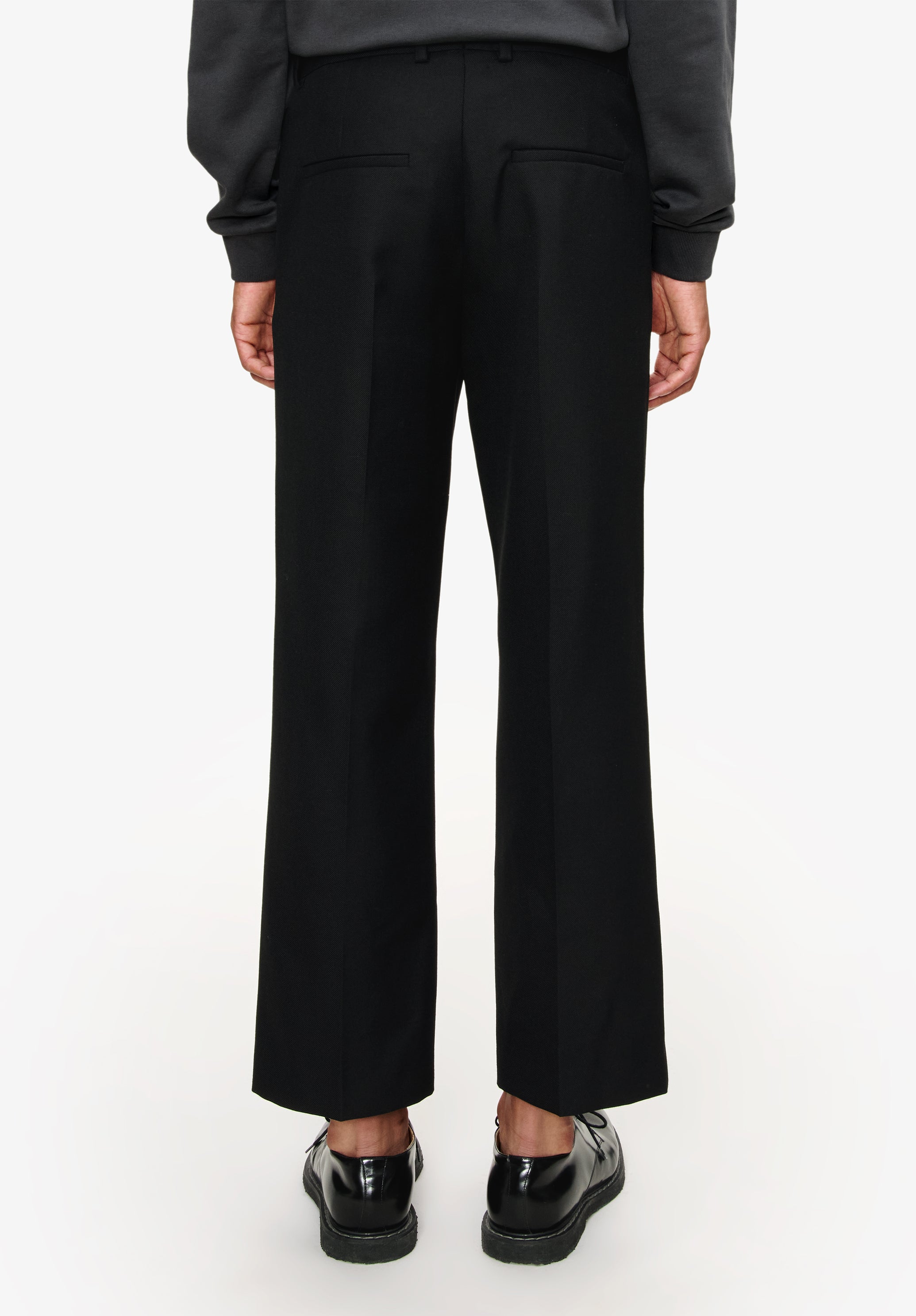 A. P.C. Men's Straight, wide-leg pants with permanent crease Size: 44 in Black