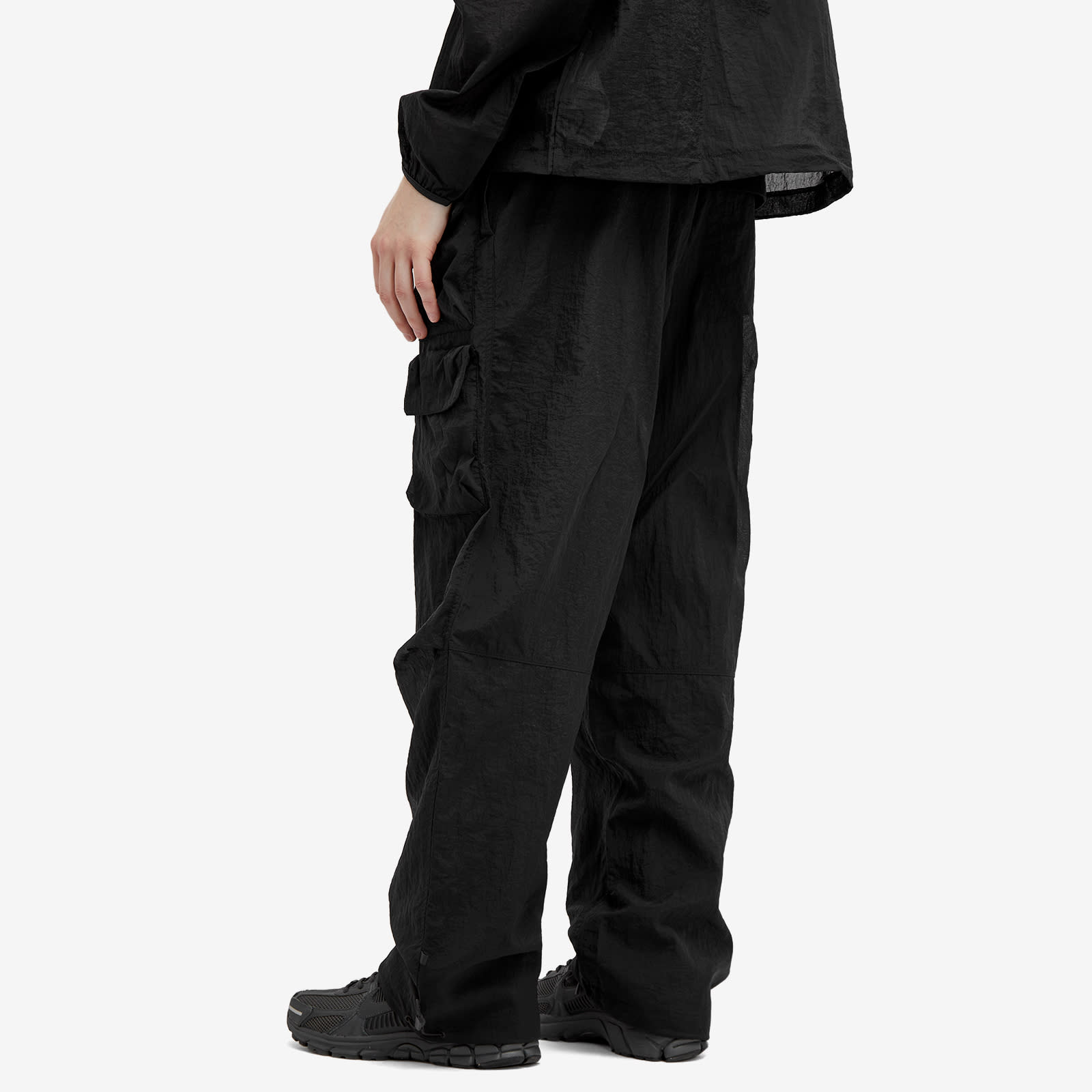 Men's Tech Pack Woven Mesh Pants in Black