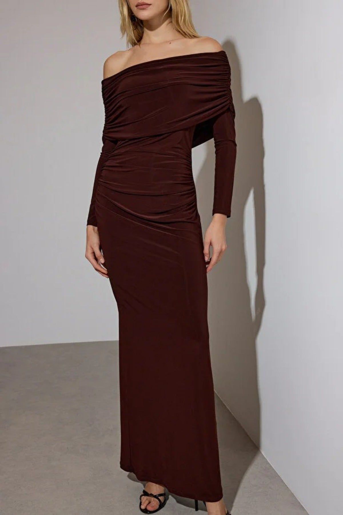 WOVCOR Women's Shoulder Ruched Maxi Knit Dress in Brown