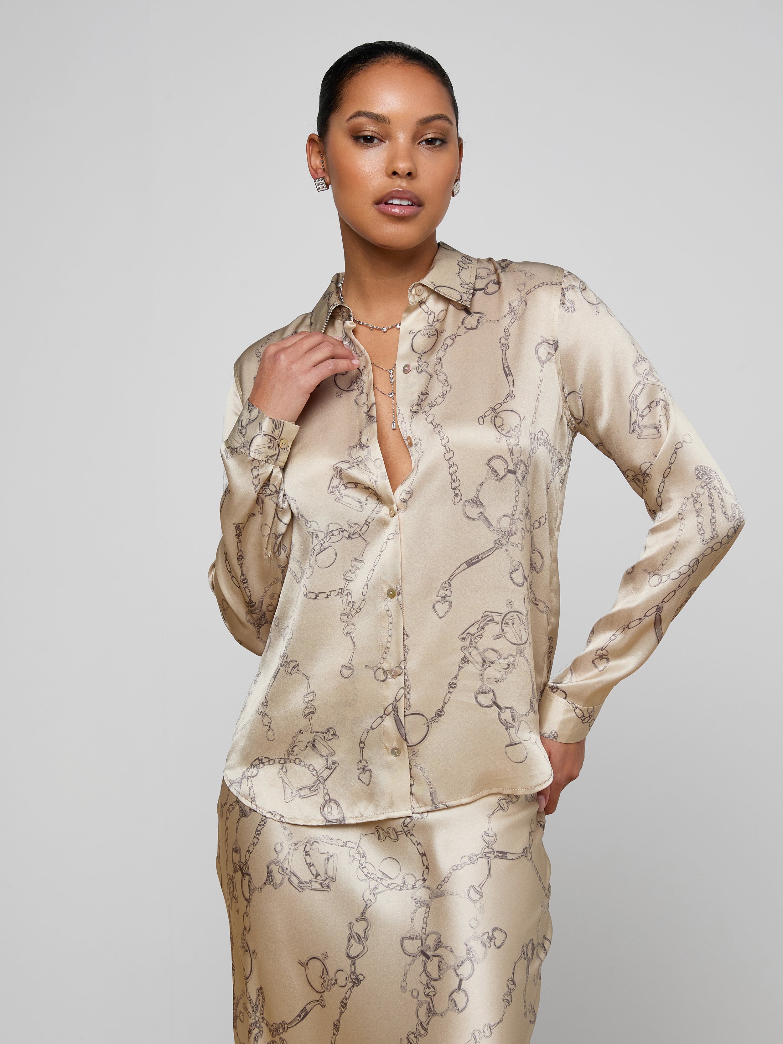 Tyler Silk Blouse Top In Soft Macadamia Multi Small Horsebit Chain
