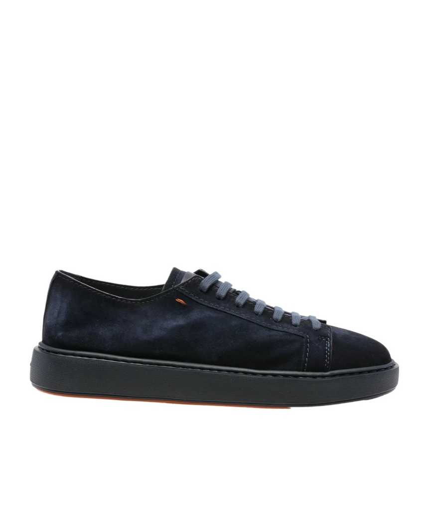 Round toe casual sneakers