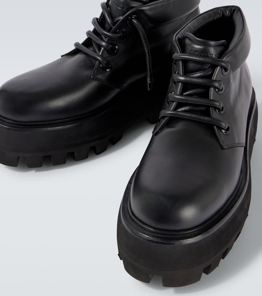 Sofa leather boots