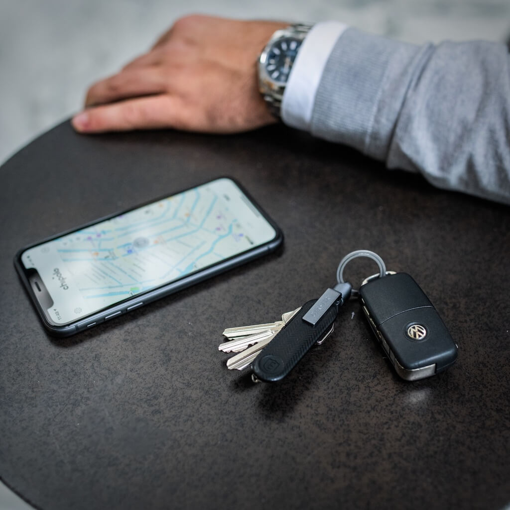 Smart Key Holder - Compact Key Organiser & Slim Keychain for 2-8 Keys by Ekster