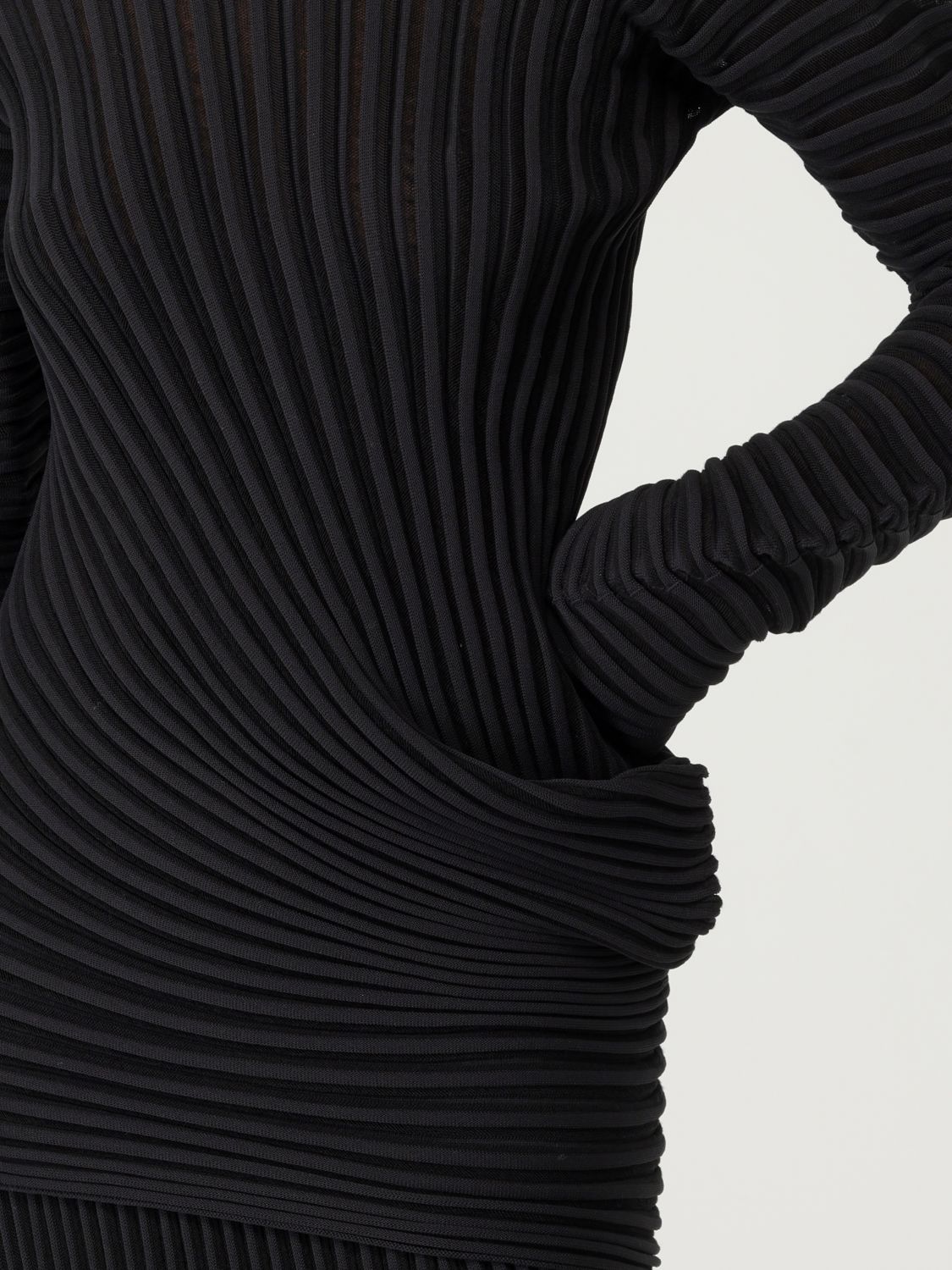Top ISSEY MIYAKE Woman color Black