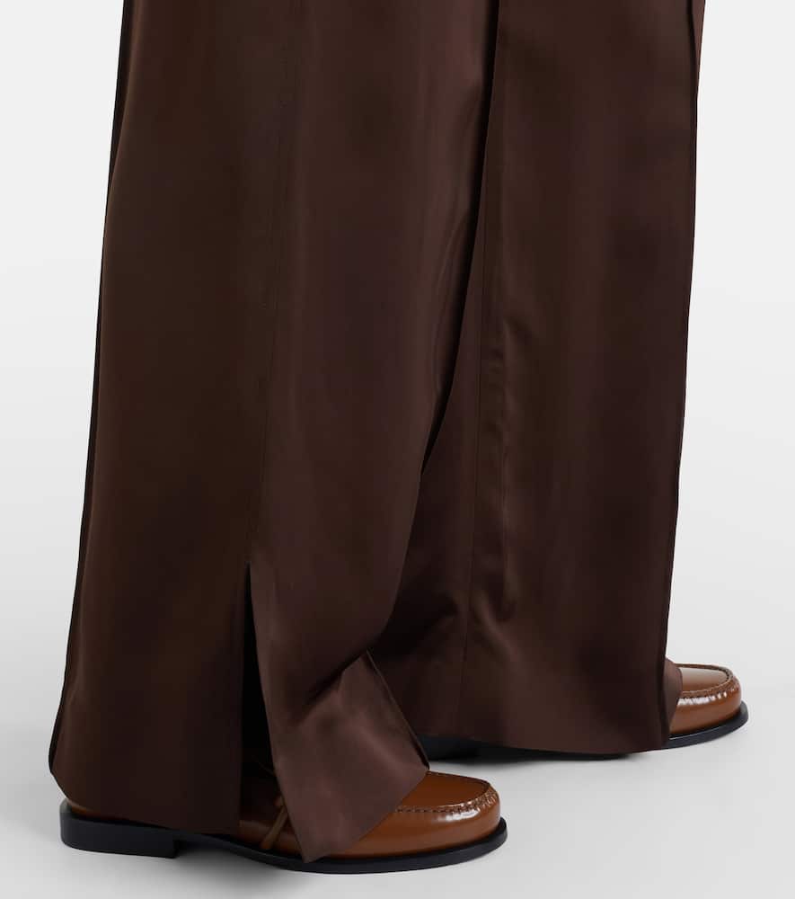 Wide-leg pants