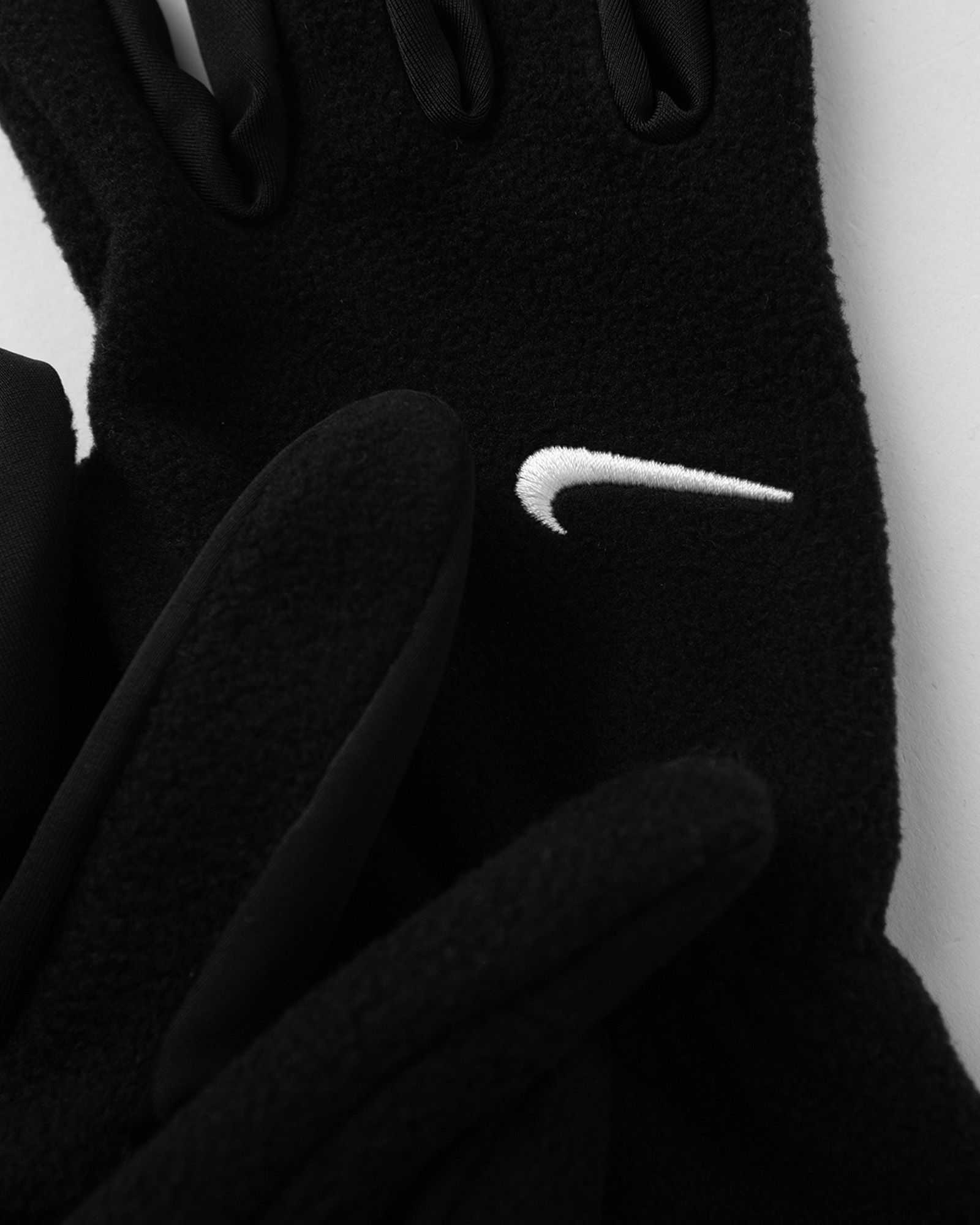 WMNS ONE THERMA-FIT FLEECE TG black male Gloves now available at BSTN