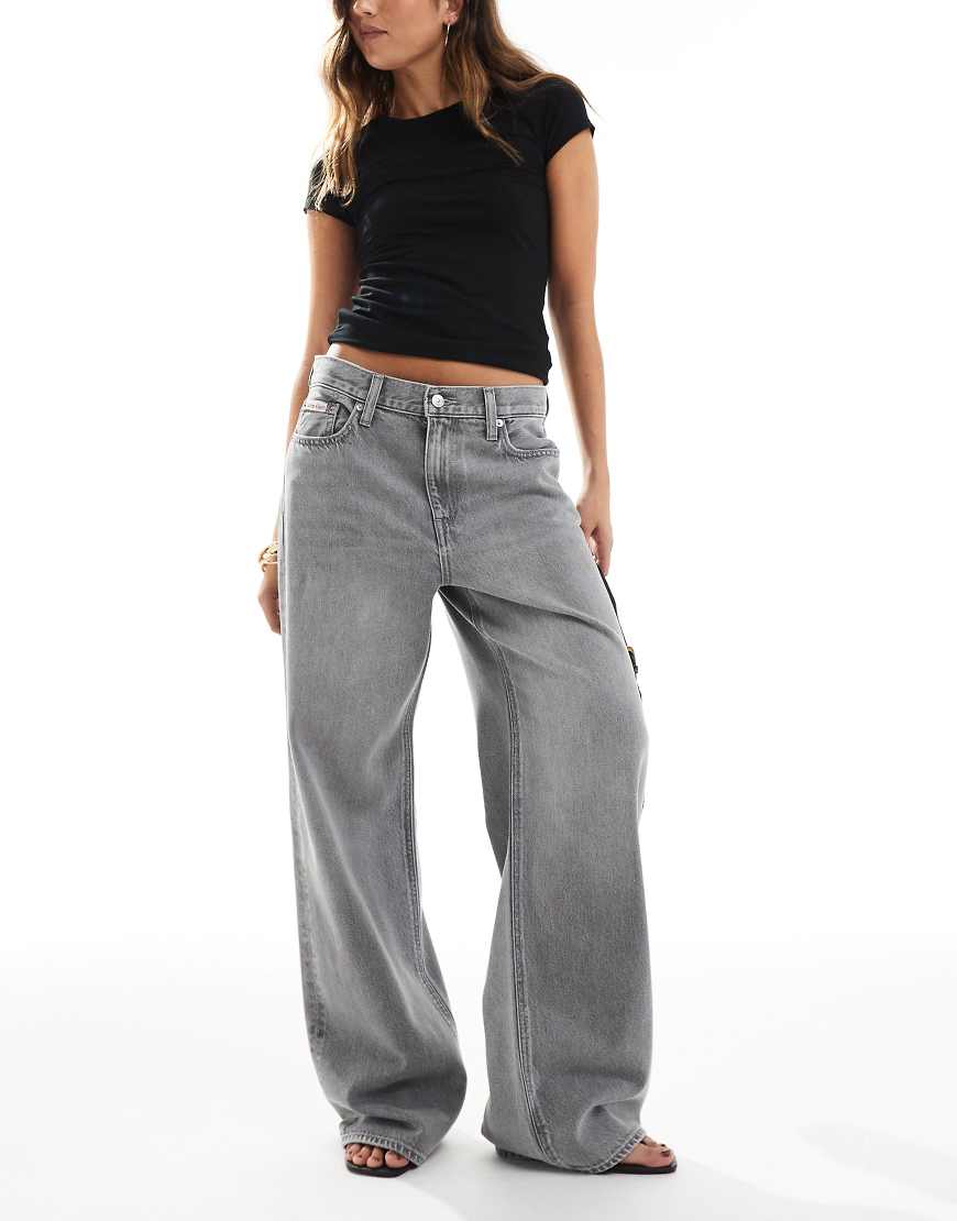 Low rise baggy jeans in washed black