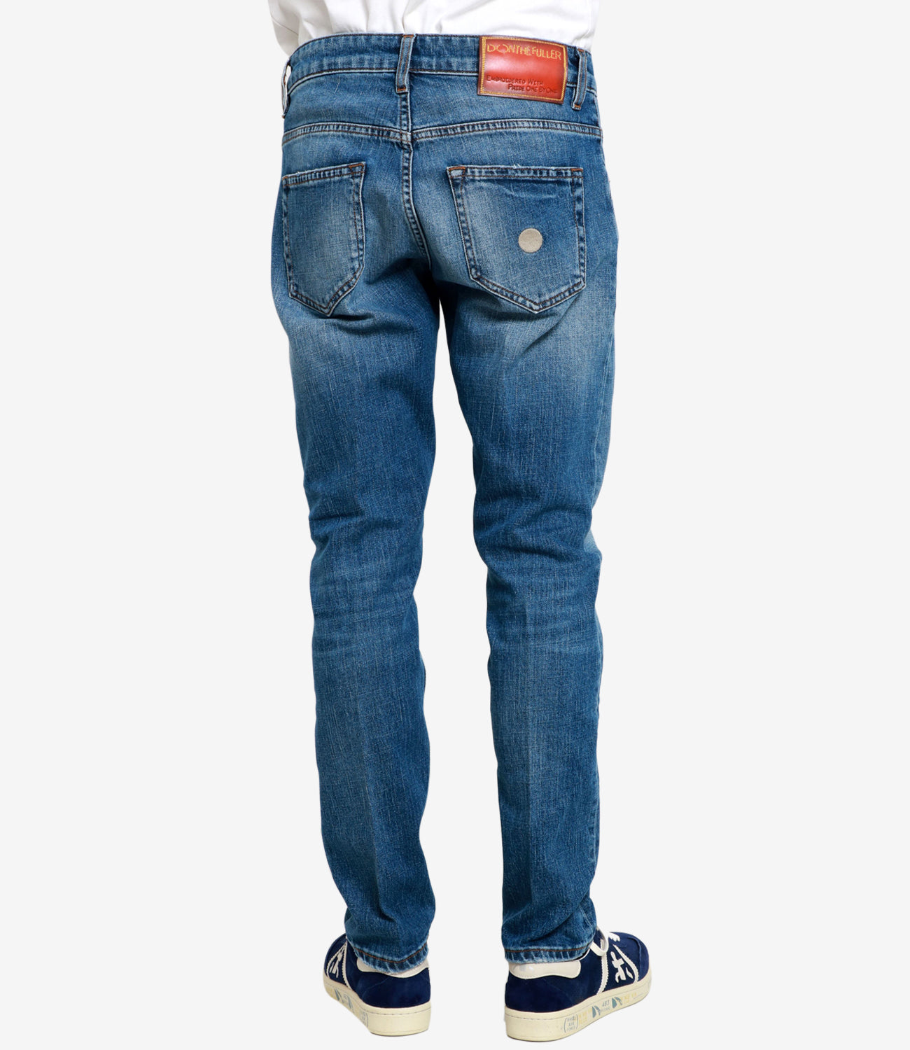 Donnez le denim léger en jean plus complet
