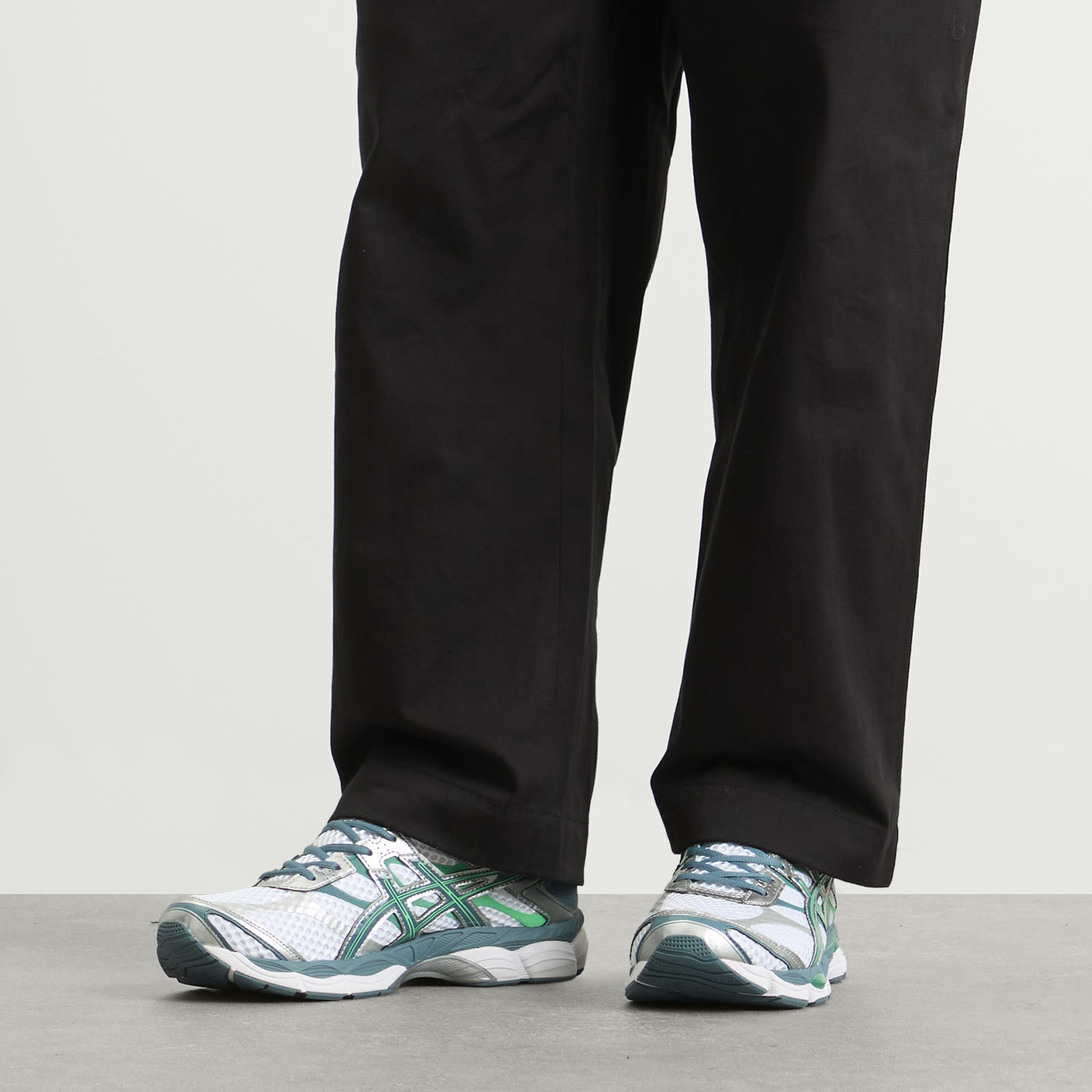 GEL-Cumulus 16 Sneaker in White/Ironclad