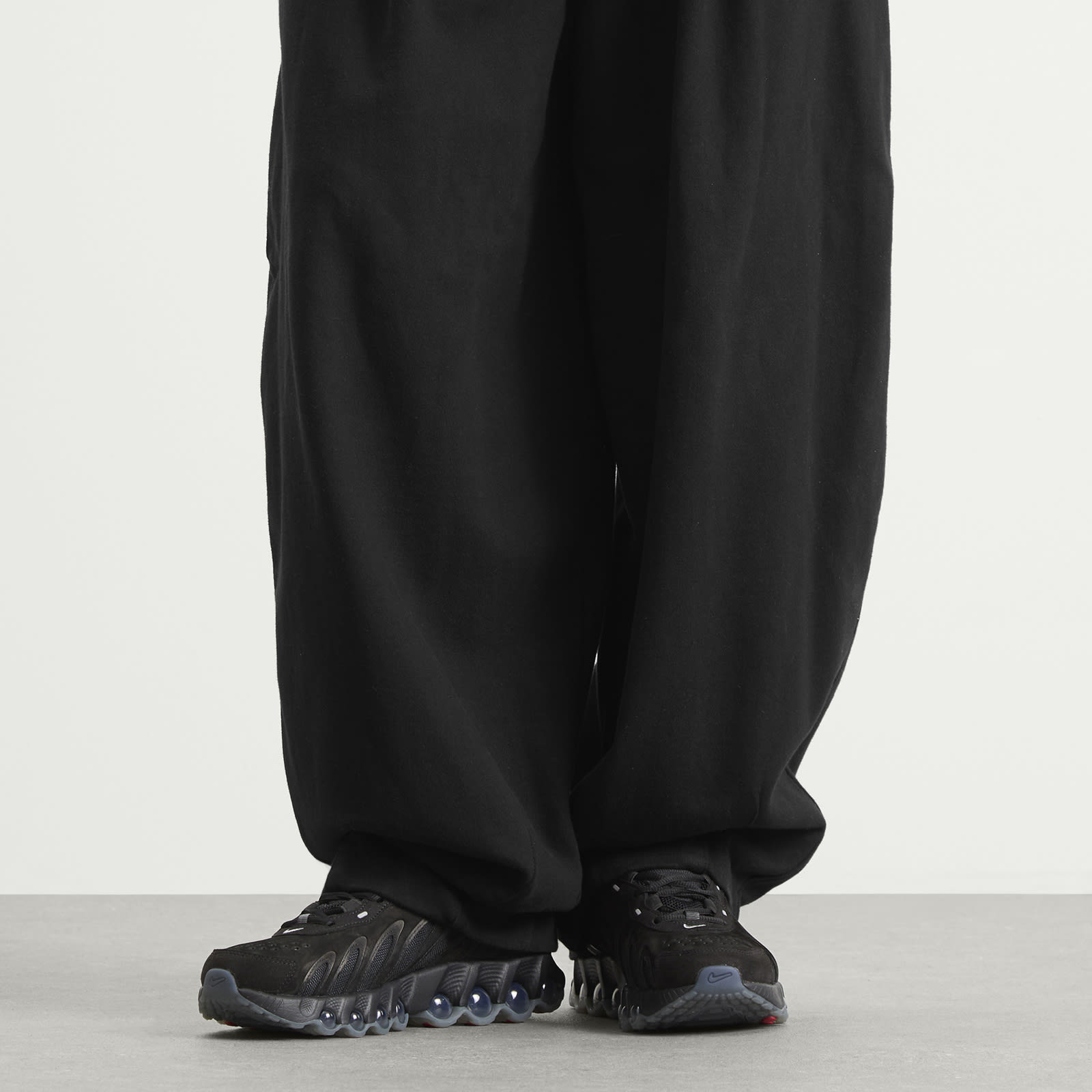 Air Max Leather Sneakers Black / Smoke Grey