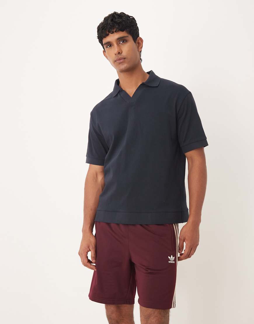 Firebird shorts in maroon-Red