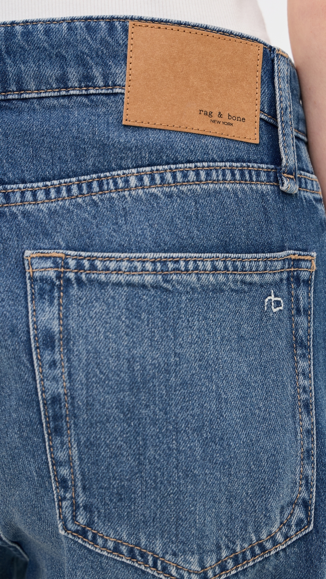 Featherweight Slim Tapered Stevie Jeans Echo