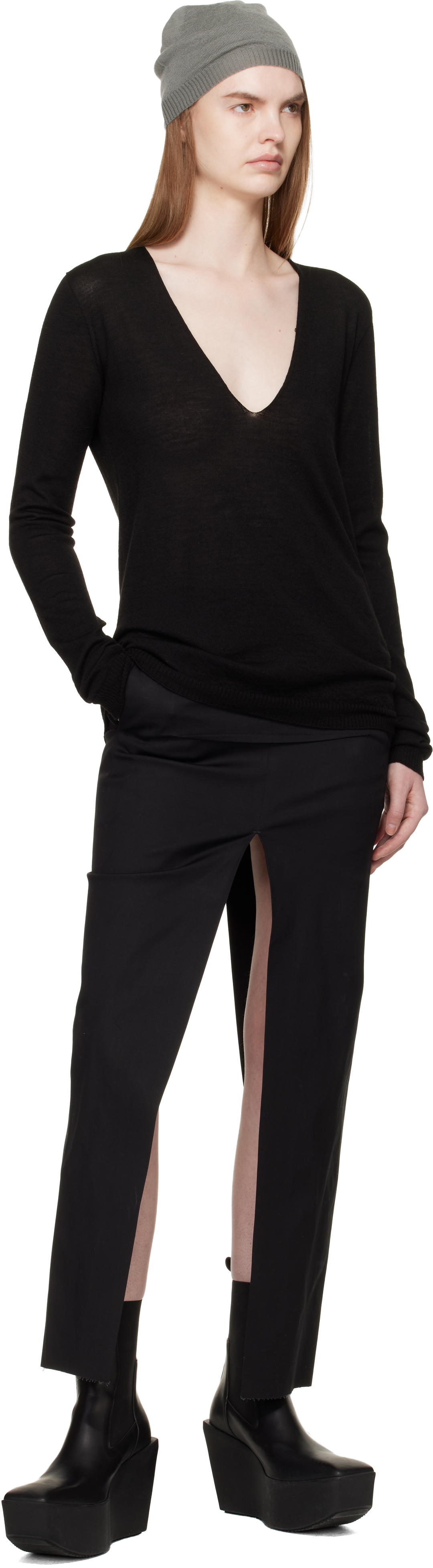 Black Temple V Neck Pull Sweater