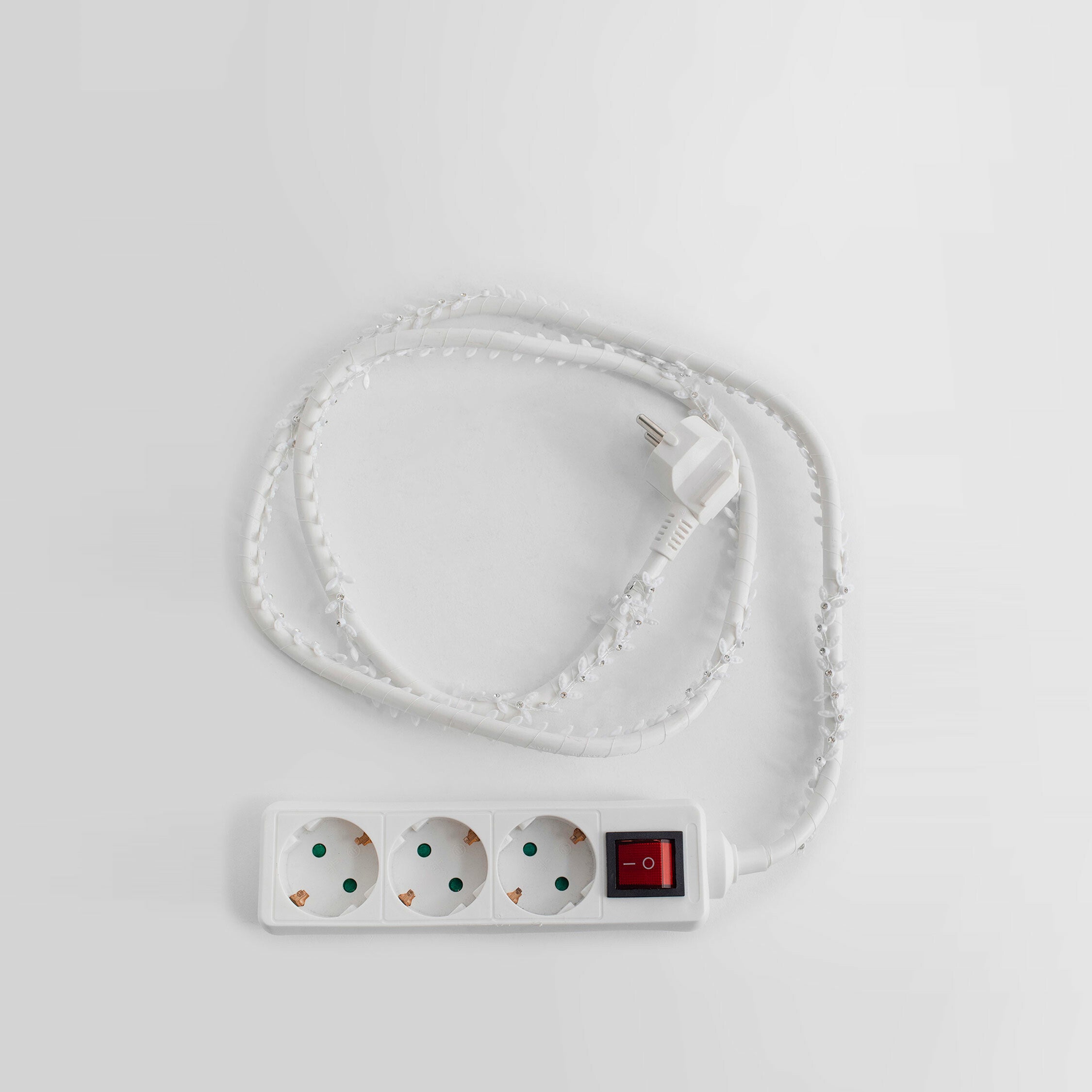 UNISEX WHITE OBJECTS