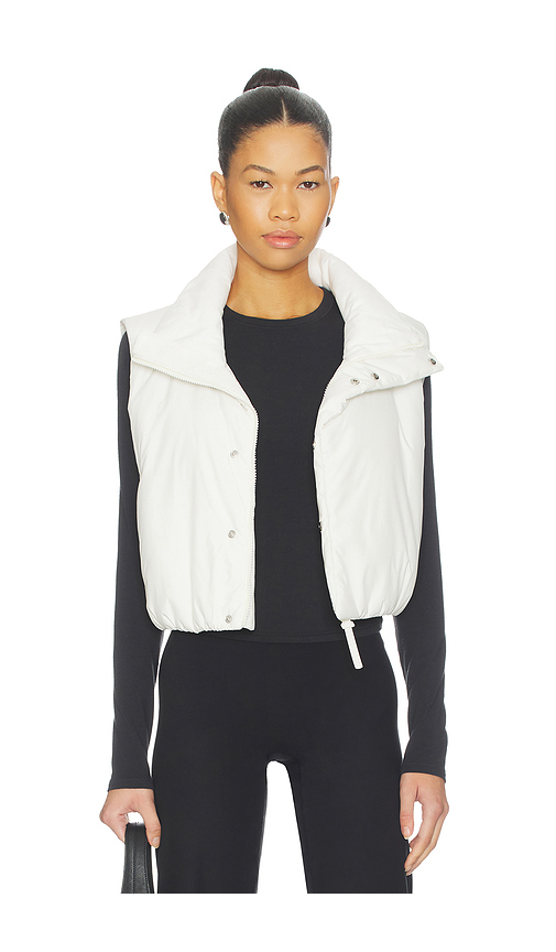 Beyond Yoga Warm Up Puffer Vest in White. L. Also in S, XS