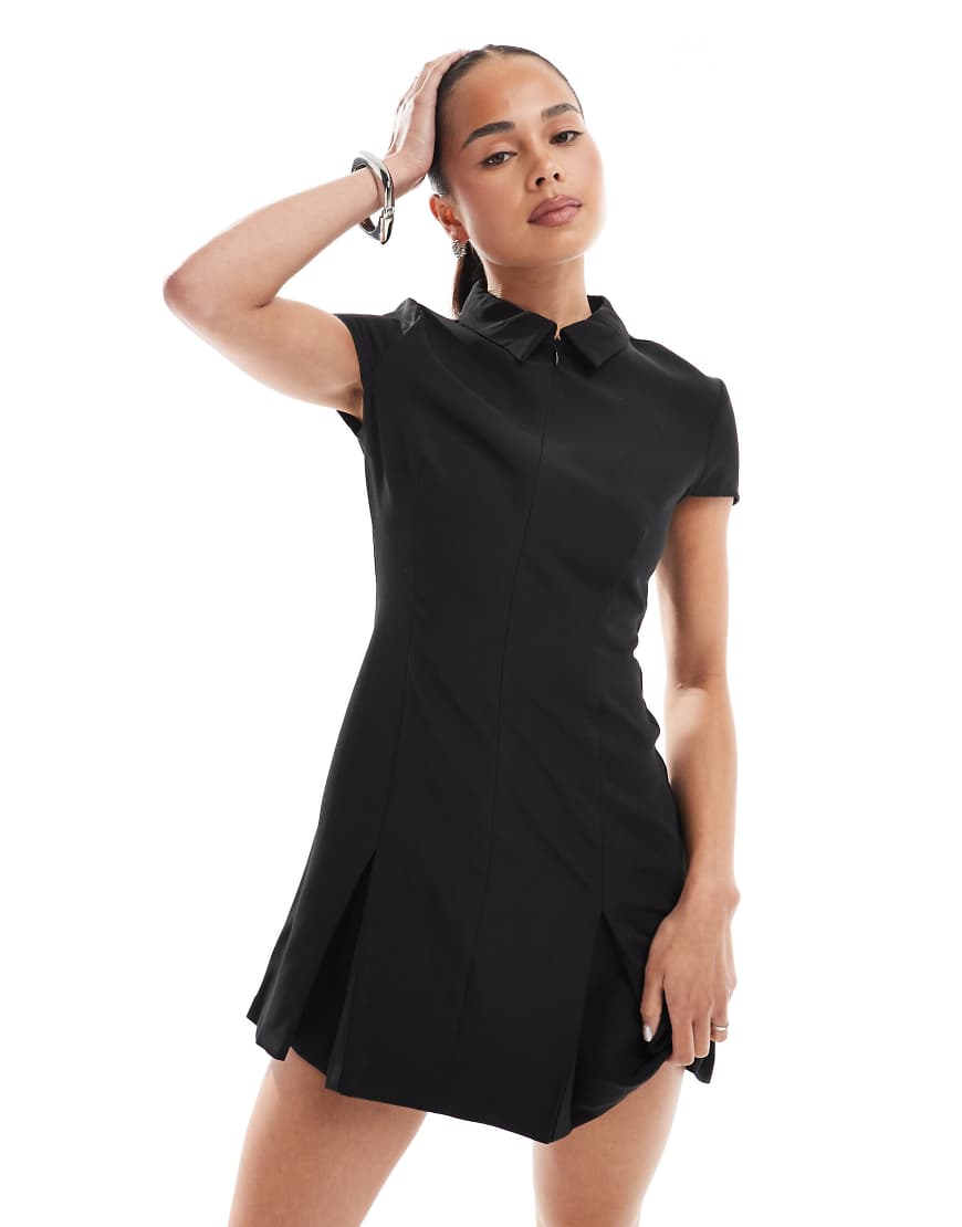 Structured tennis dress in black