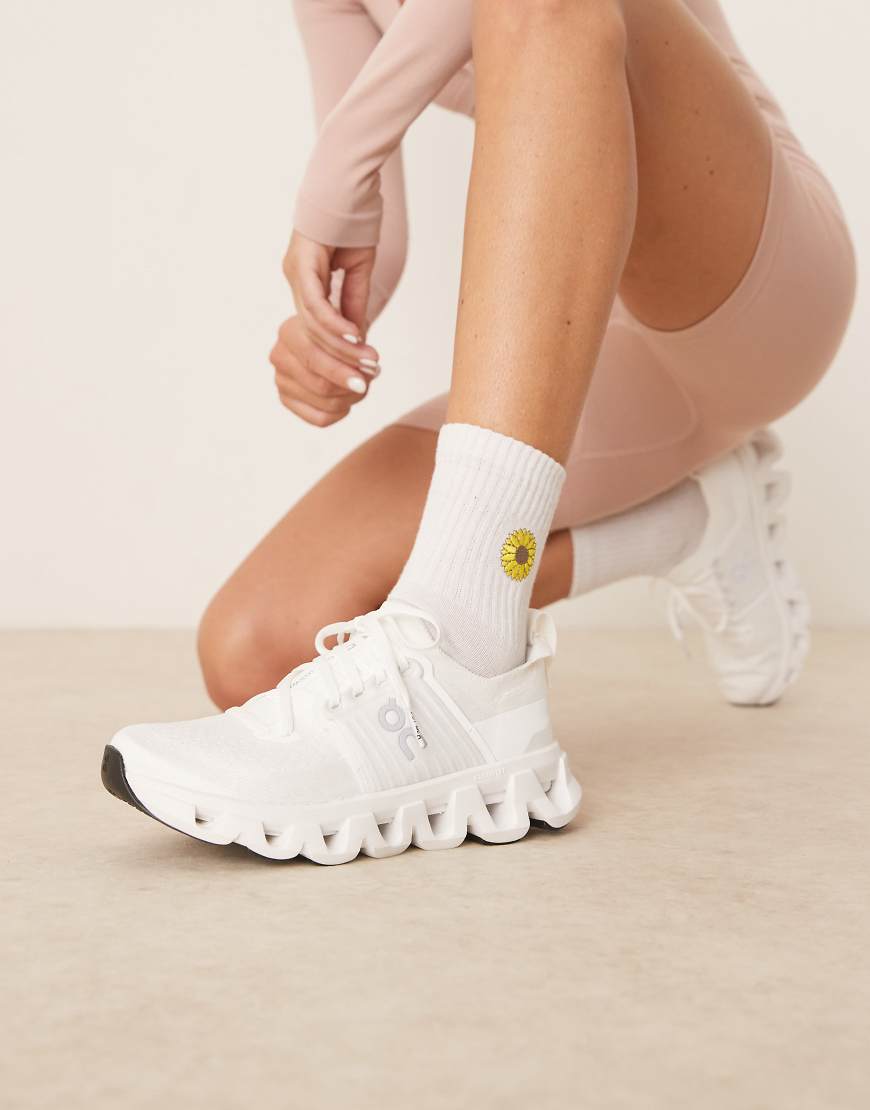 ON Cloudswift 4 running trainers in white