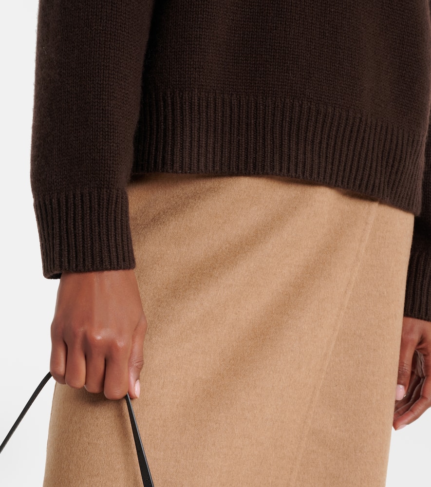 Wool and cashmere sweater