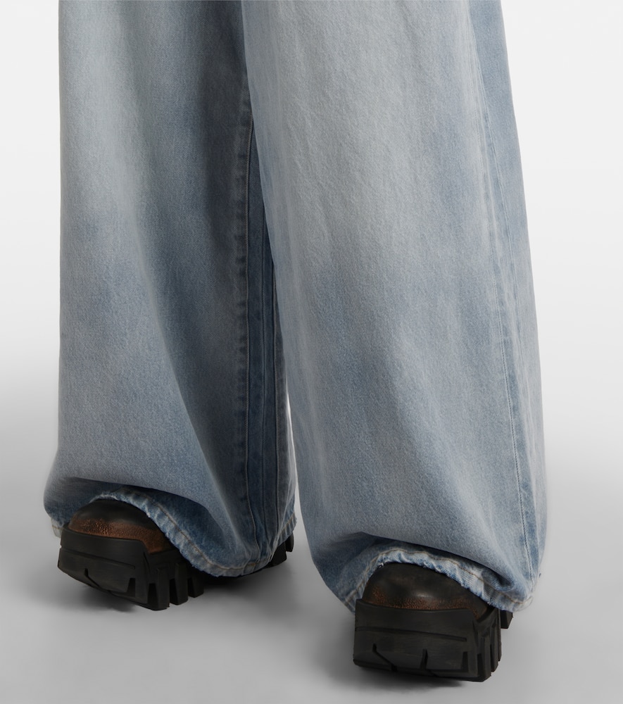Oversized wide-leg jeans