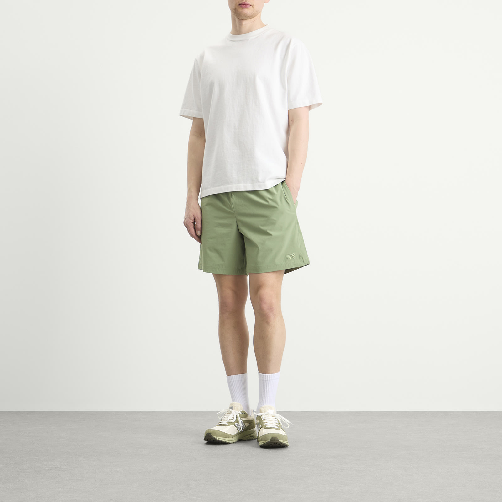 Men's Athletics Stretch Woven Short 7" in Oregano