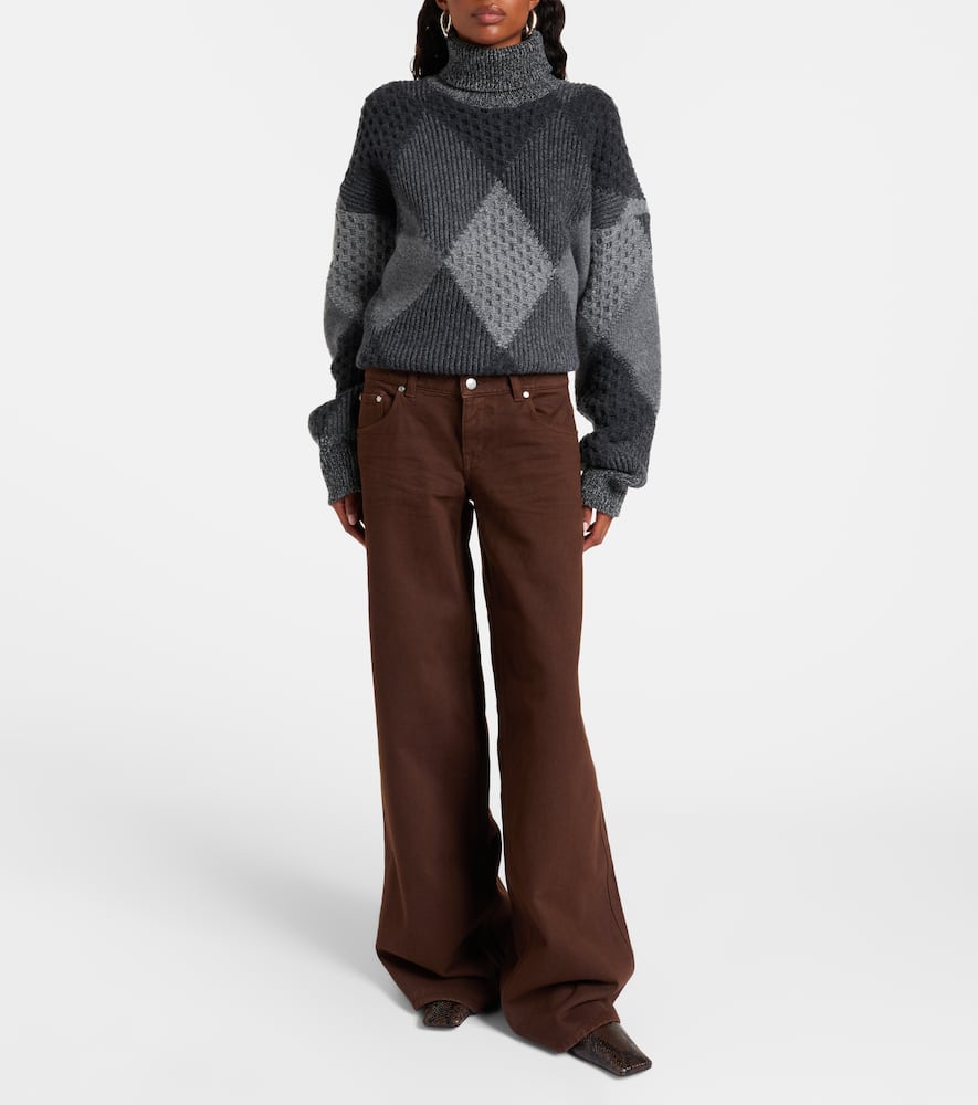 Low-rise wide-leg jeans