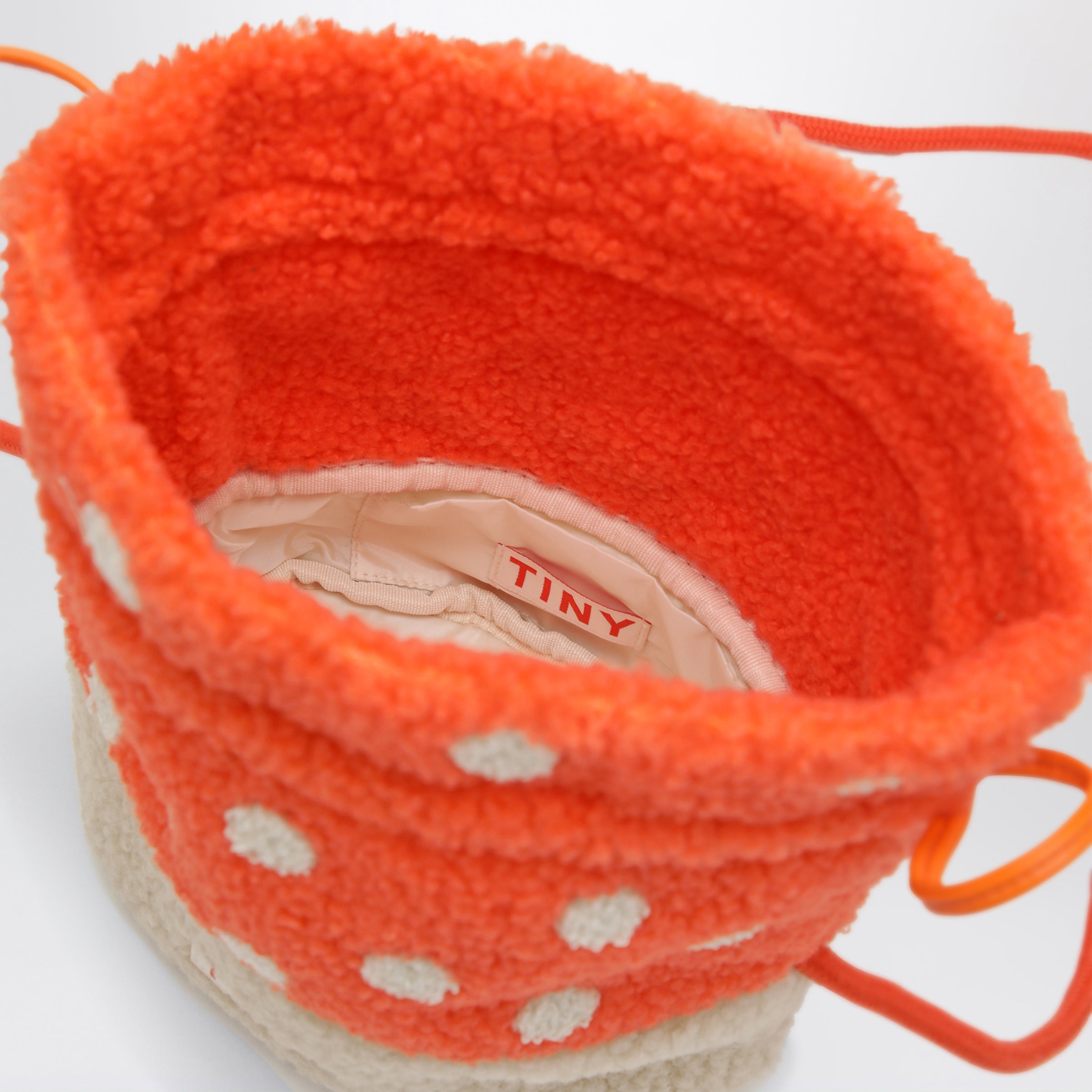 Mushroom-shaped bucket hat with drawstring