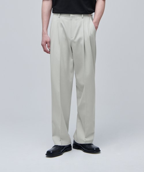 TRIPLE PLEATED SEMI-BALLOON SLACKS