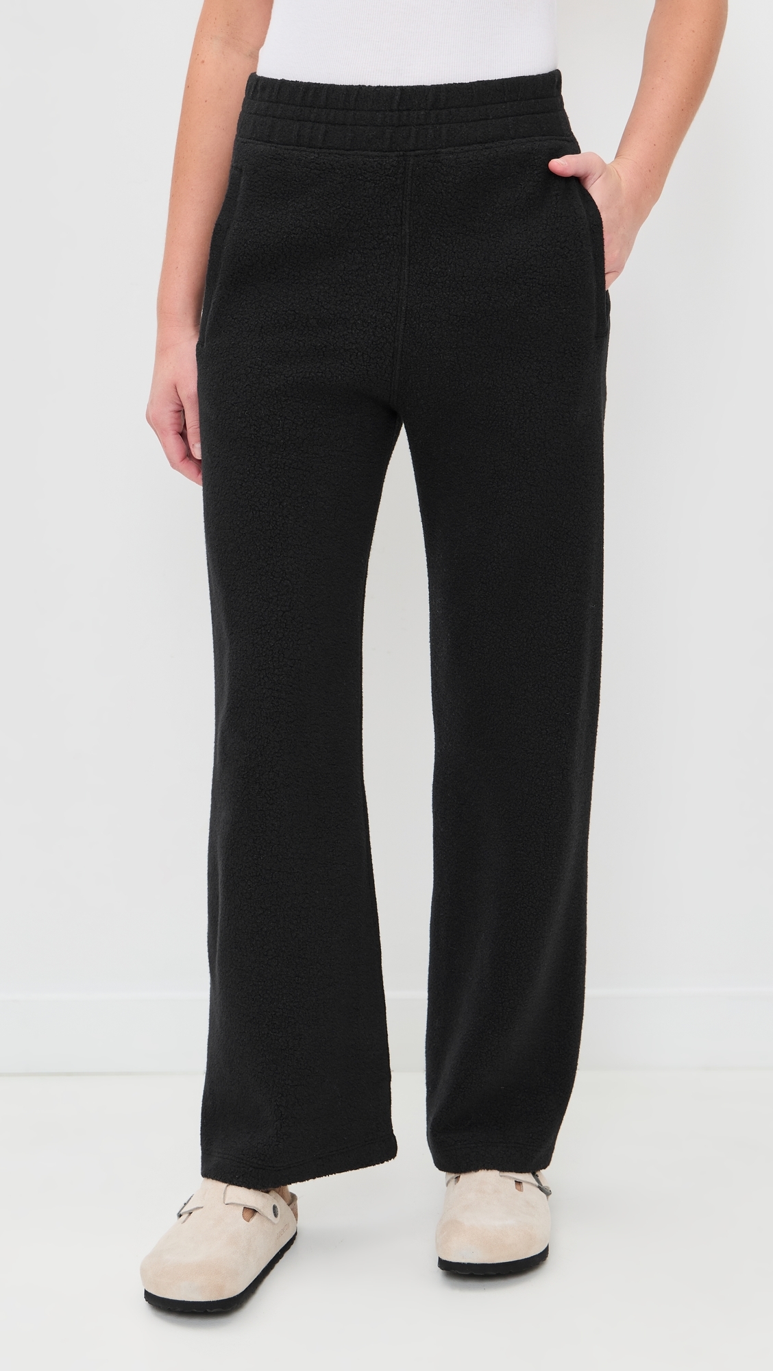 The Plush Victory Sweatpants Almost Black