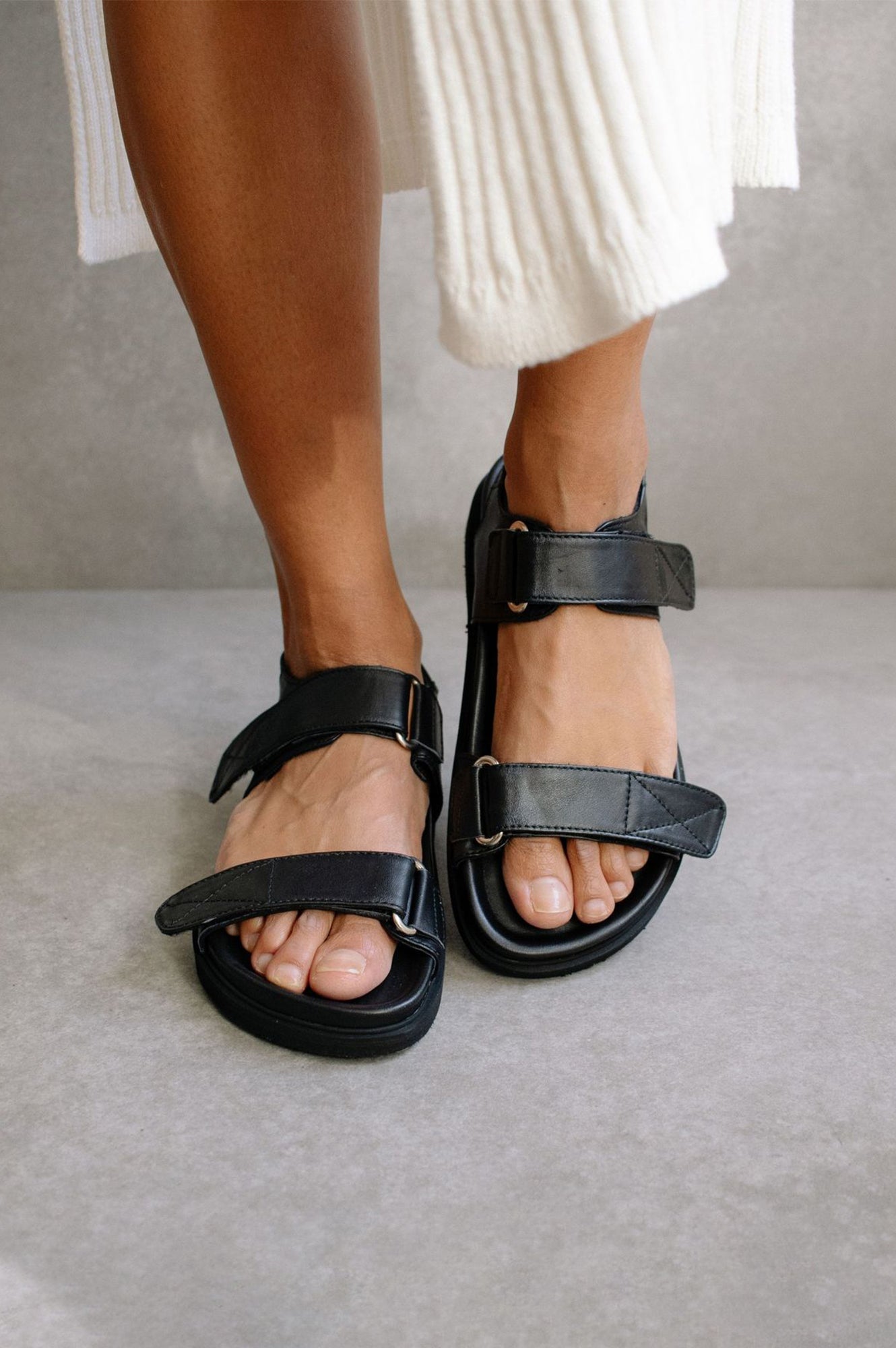 Traveller Hook Loop Sandals | Black