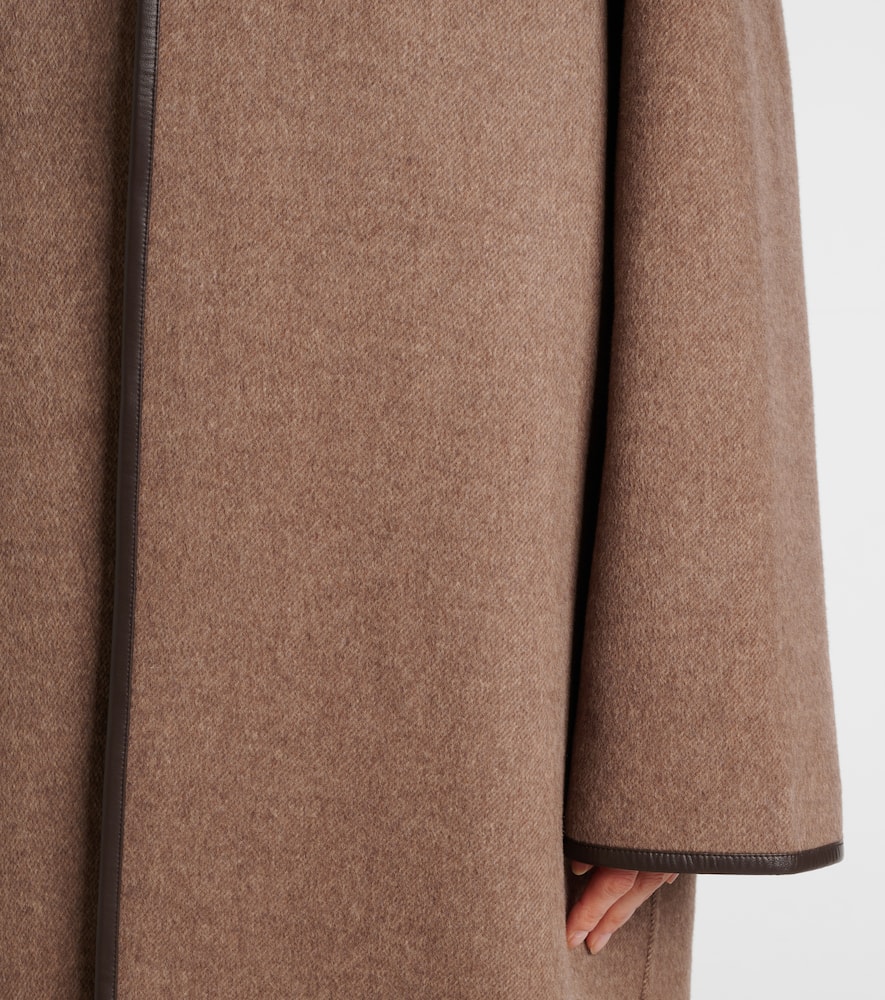 Double clasp wool coat