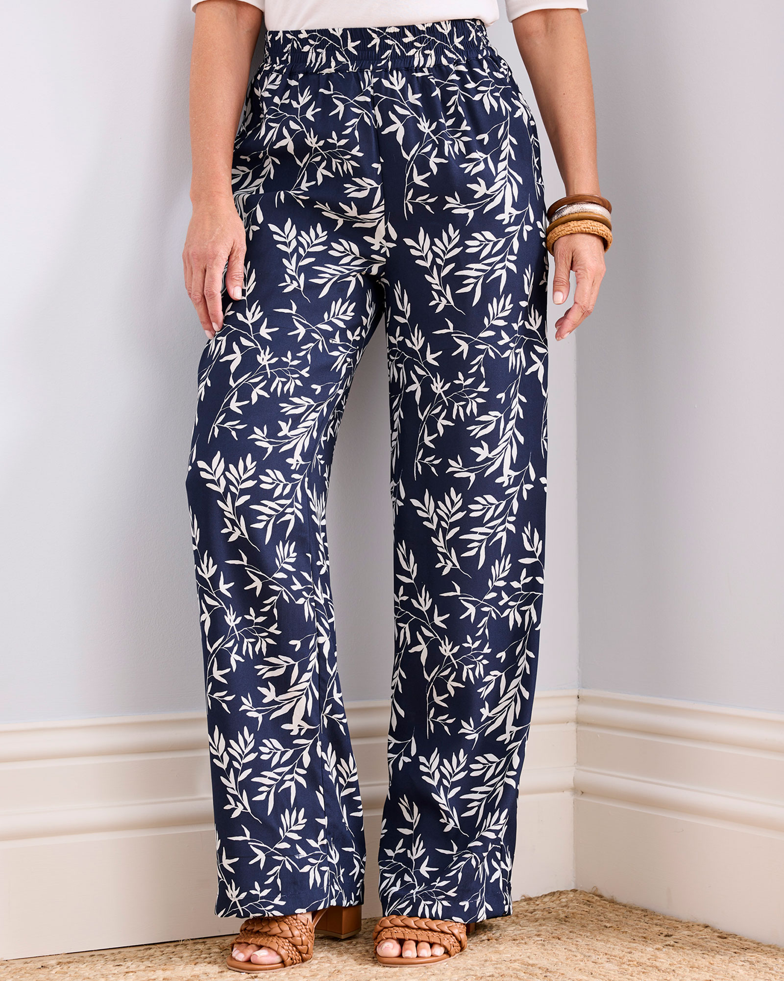 Women's Printed Wide-Leg Pull-On Trousers in Navy, 100% Polyester