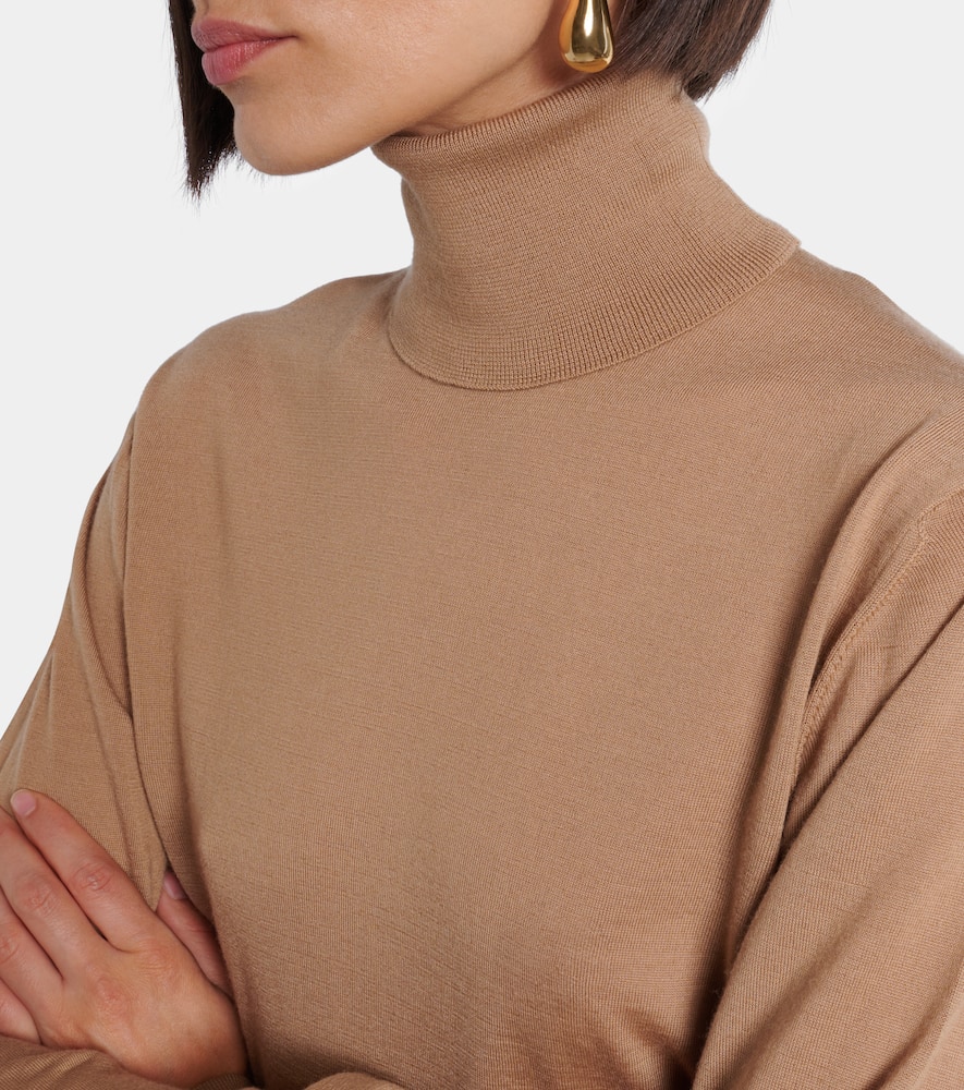 Cashmere turtleneck sweater
