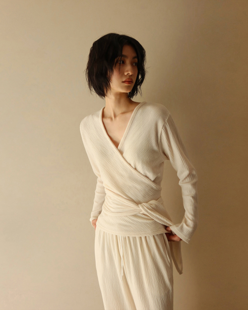 EASE WRAP TOP