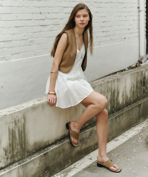 Stadia Buckle Flip-Flop Beige
