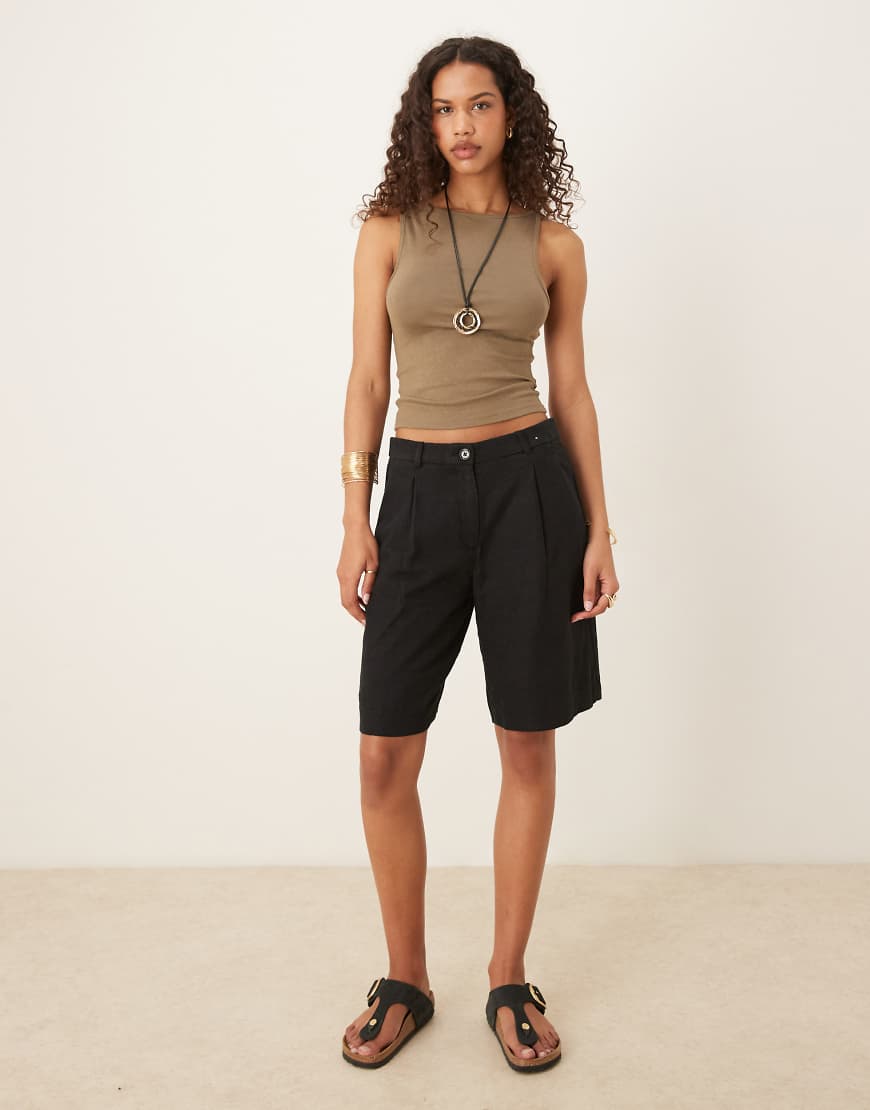 Mid rise bermuda linen mix shorts in black