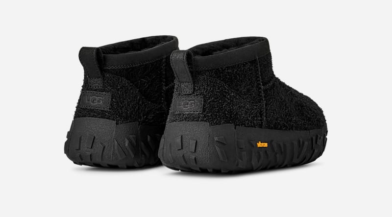 UGG® Classic Ultra Mini Wrap Tech Boot für Herren in Black, Größe 40, Veloursleder