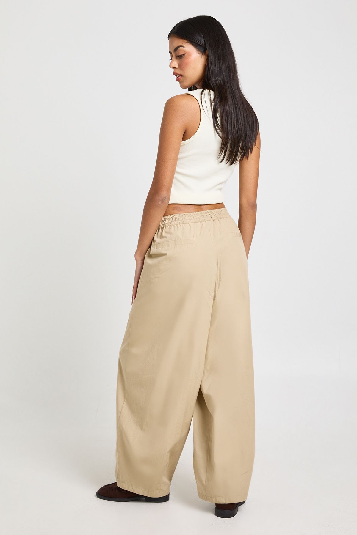 Boohoo Womens Poplin Pleated Barrel Leg Trouser - Beige