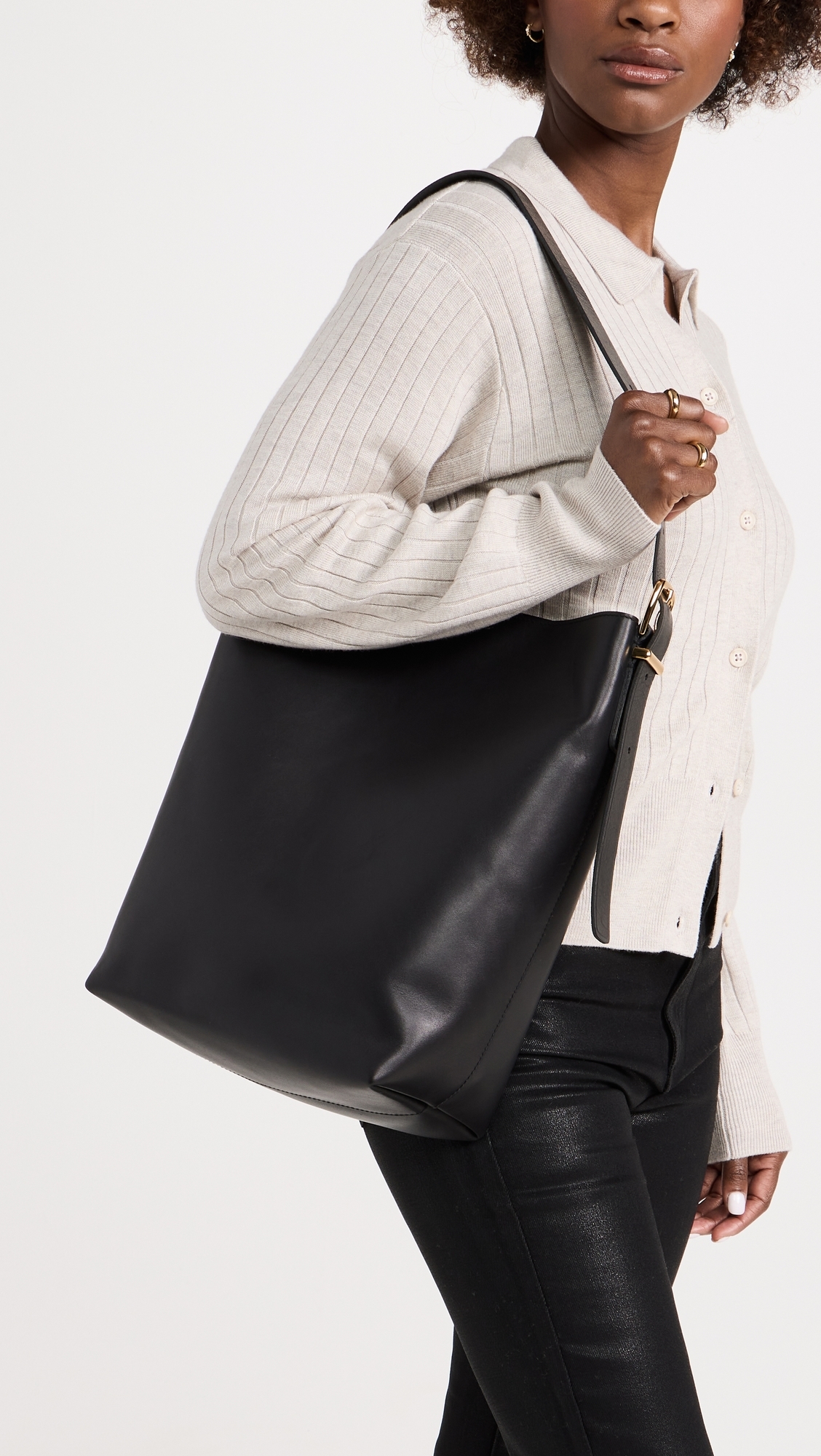 The Essential Bucket Tote in Leather True Black One Size