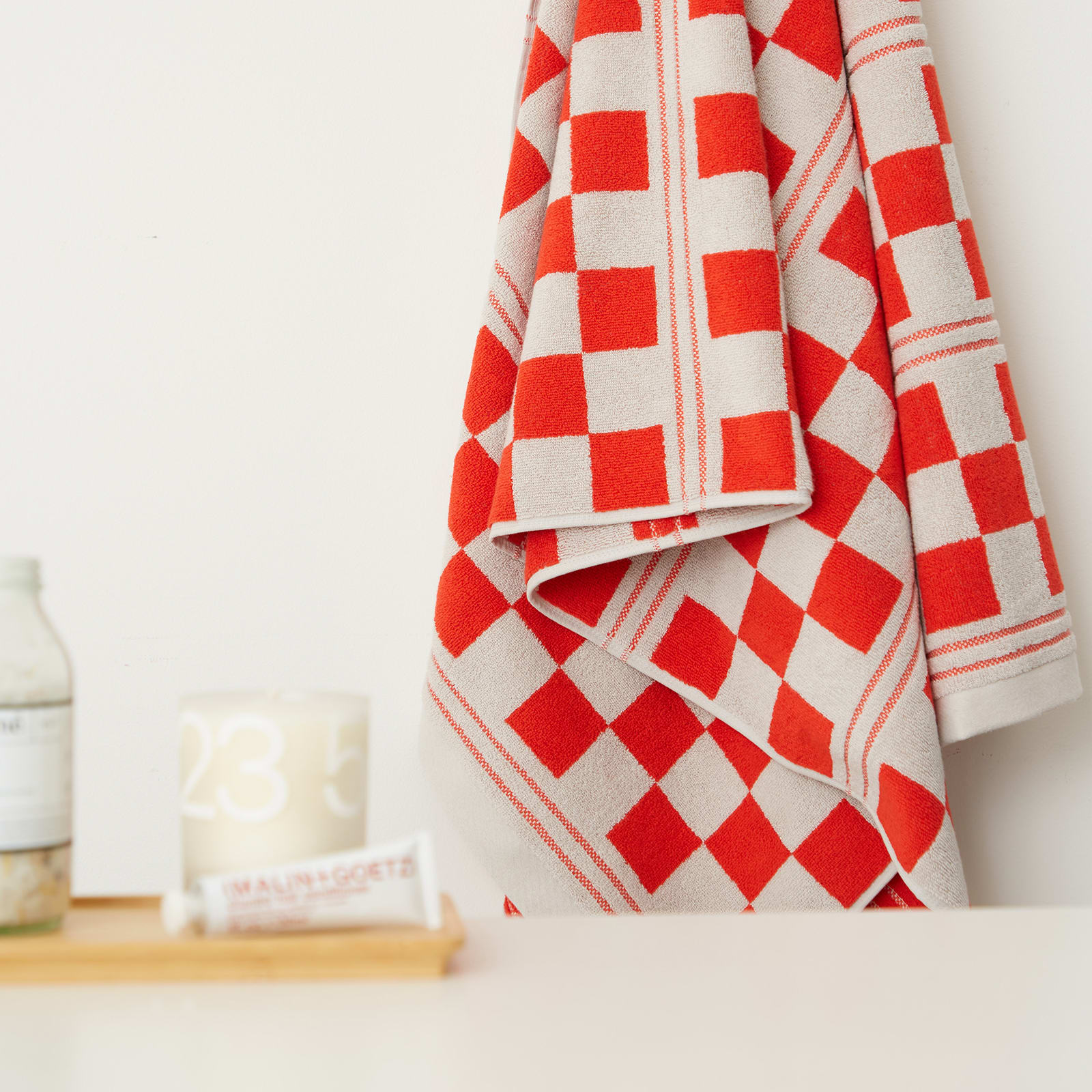 Busby Limited Edition Pool Towel in Cloud/Ranch Red 