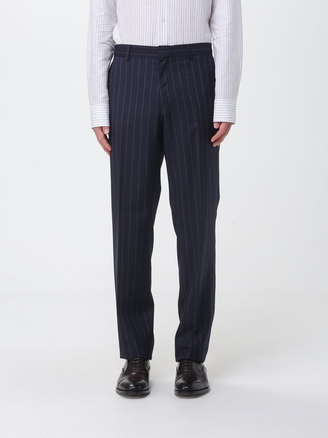 Suit Men color Blue