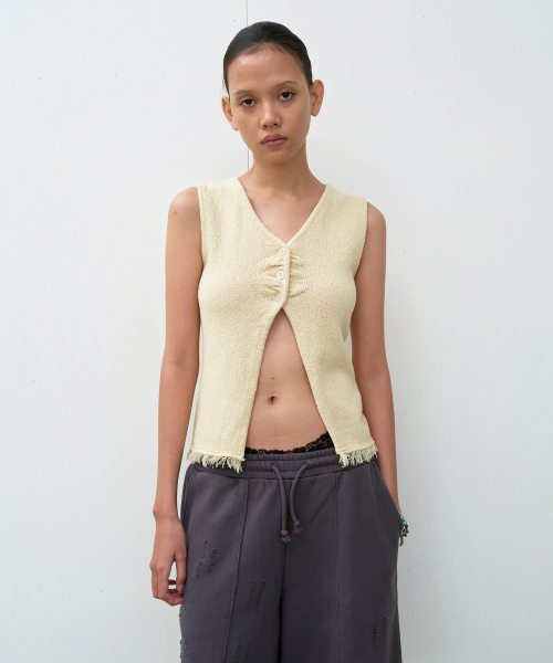 BUTTON KNIT VEST IVORY