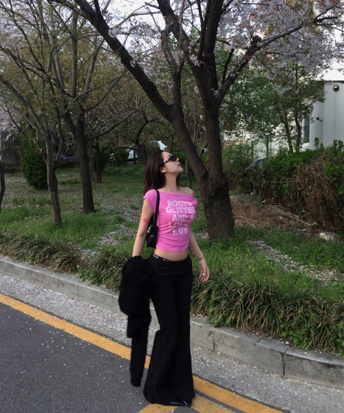 TWIST UNBALANCE LETTERING T-SHIRT PINK